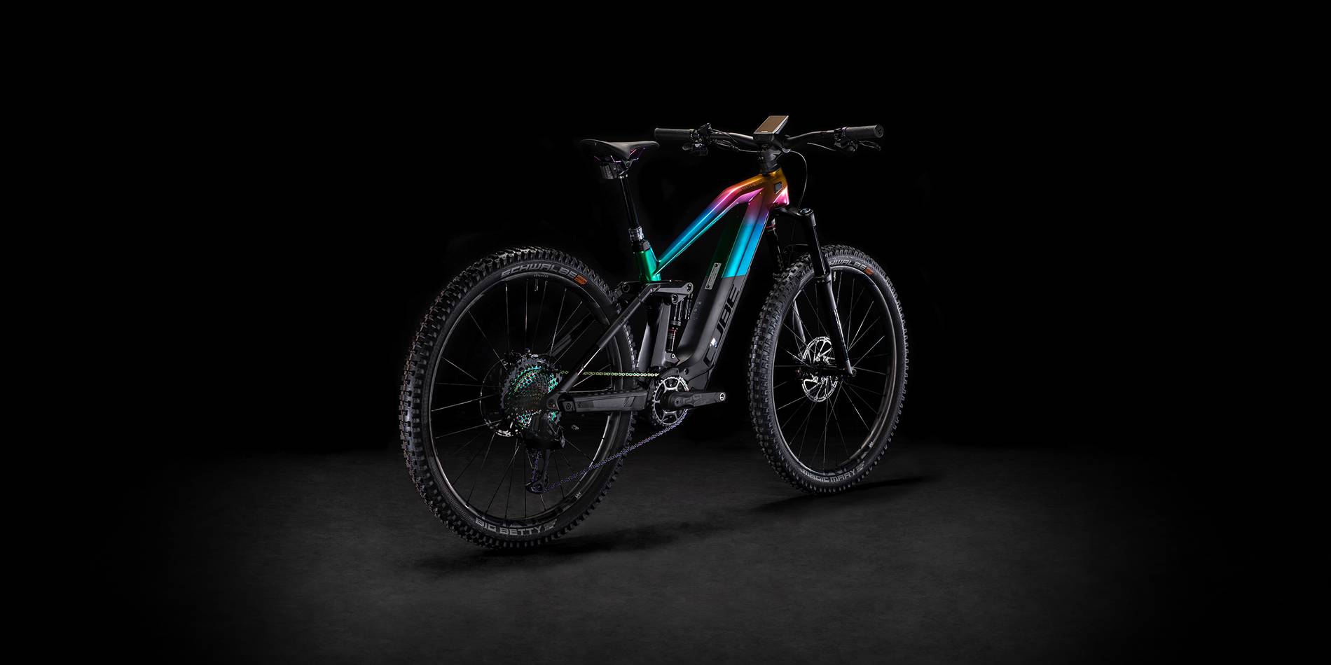 cube-hybrid-ski-team