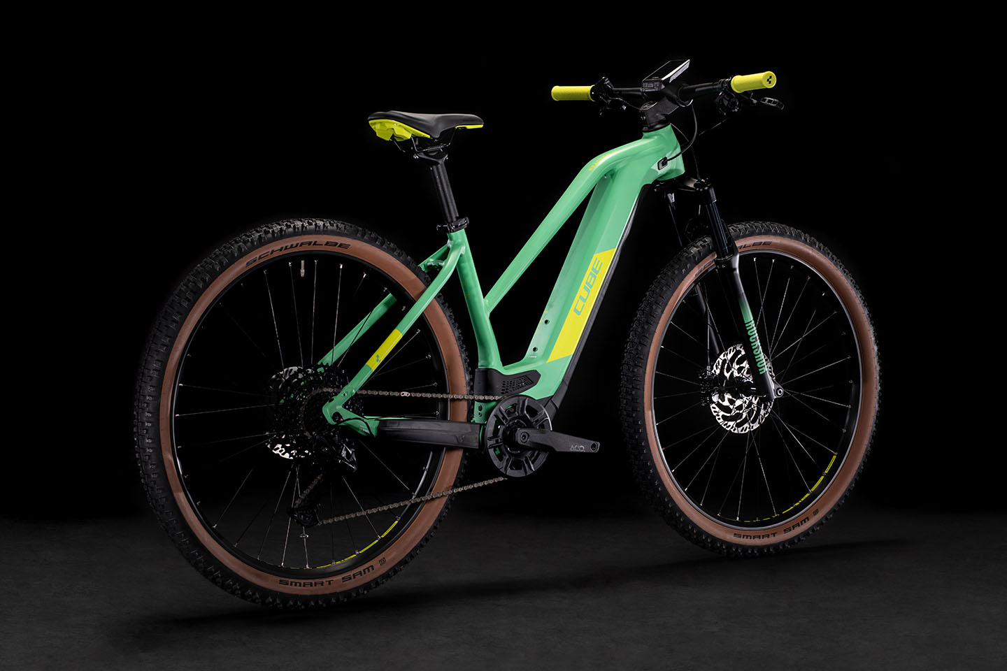 cube-reaction-hybrid-lady