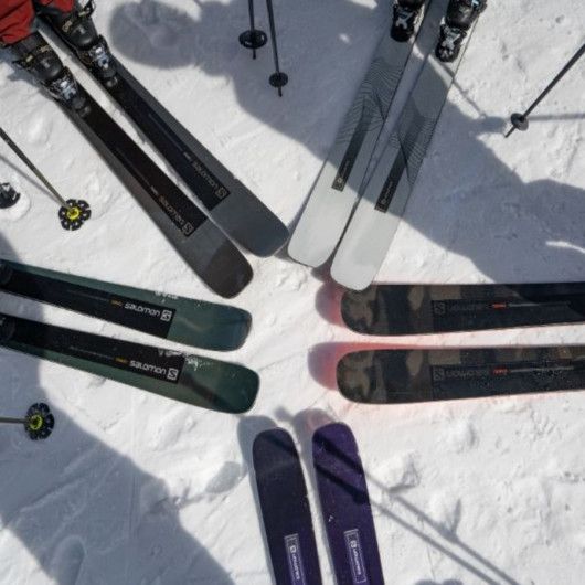 Jak dobrać kijki narciarskie? Na co zwracać uwagę?