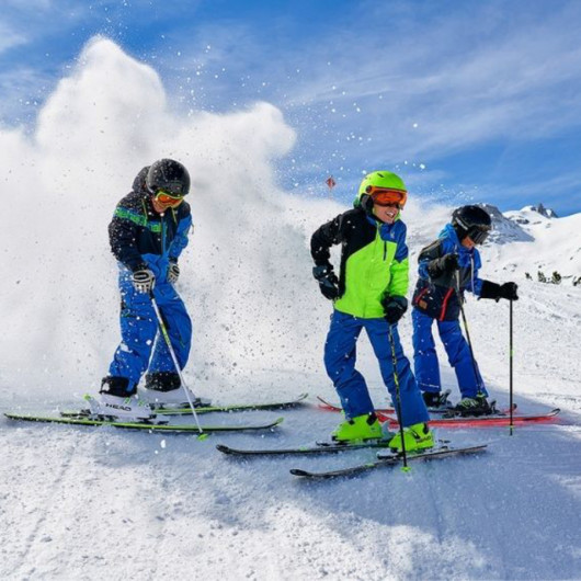 Jak dobrać buty narciarskie dla dziecka? Poradnik