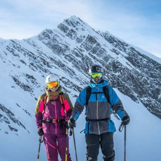 Jaka kurtka na narty? Podpowiadamy, jak ją dobrać
