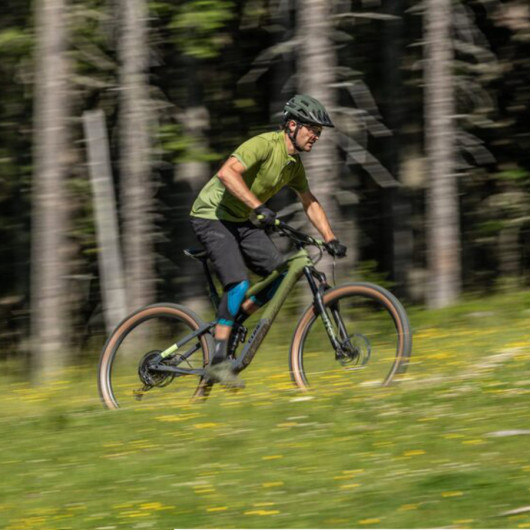 Jaki rower do jazdy po lesie i po mieście wybrać?